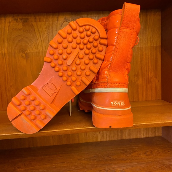 Orange Sorel winter boots size 10 US women's - Picture 7 of 9